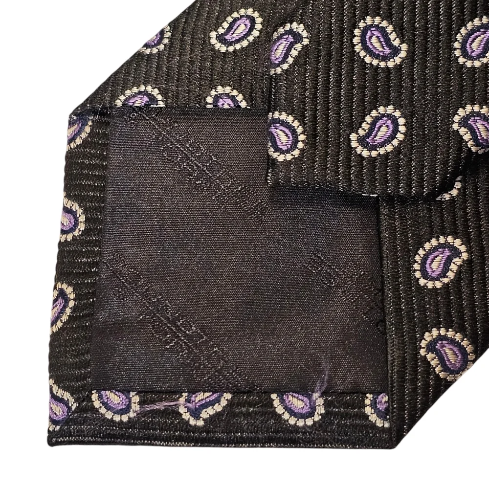 ROUNDTREE & YORKE TIE